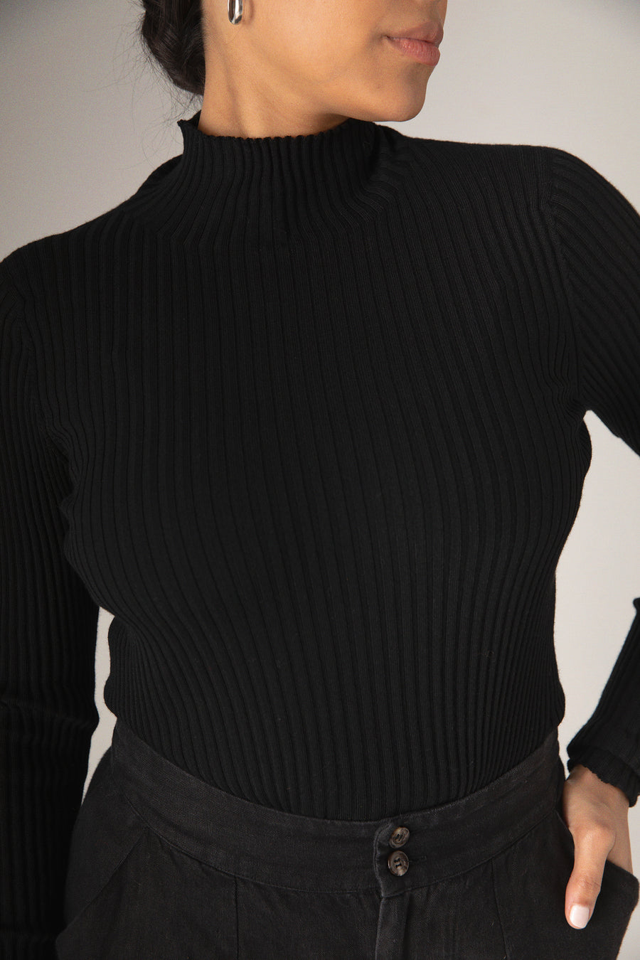 Essence Fine Turtleneck - Black