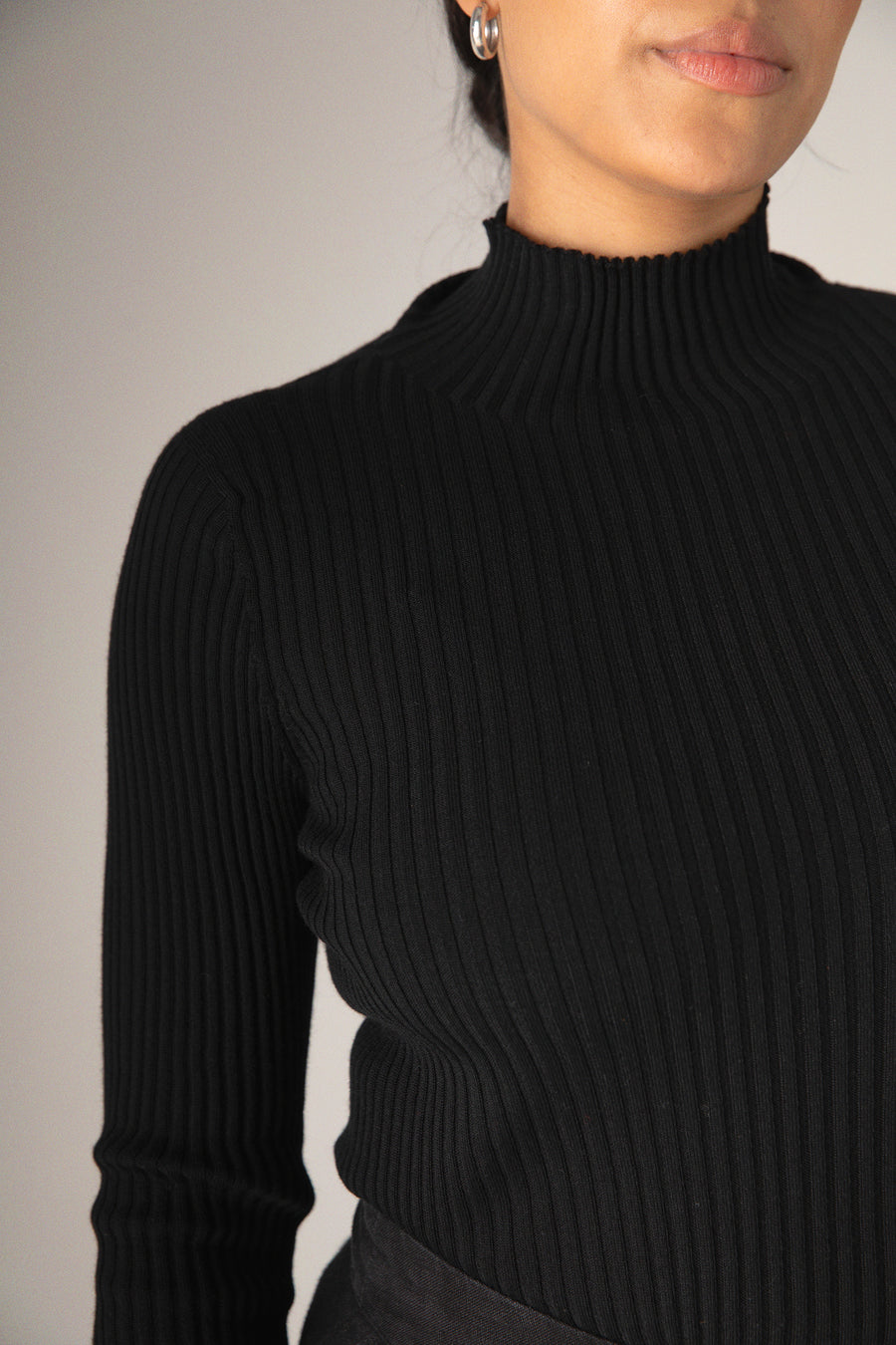 Essence Fine Turtleneck - Black
