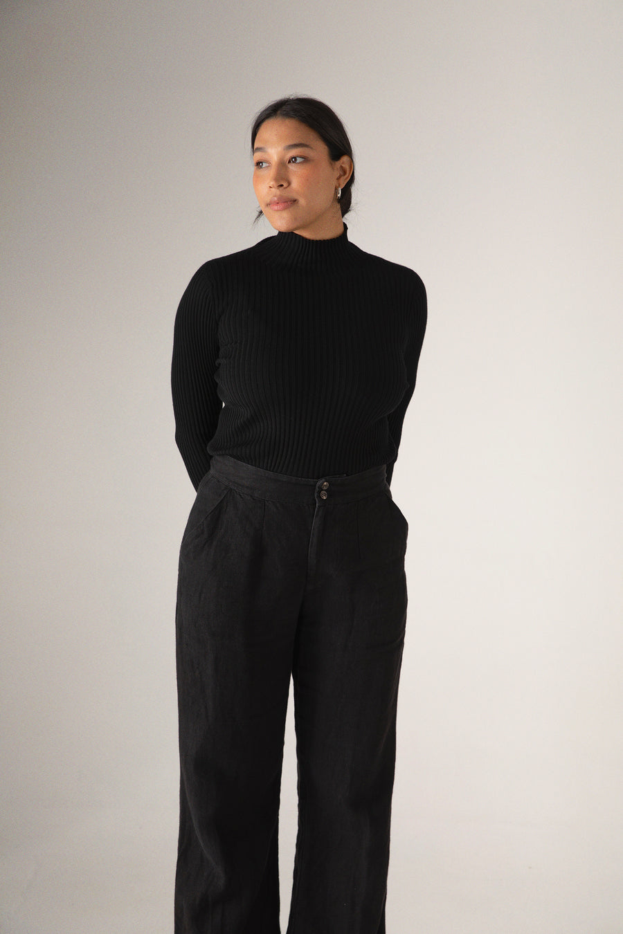 Essence Fine Turtleneck - Black